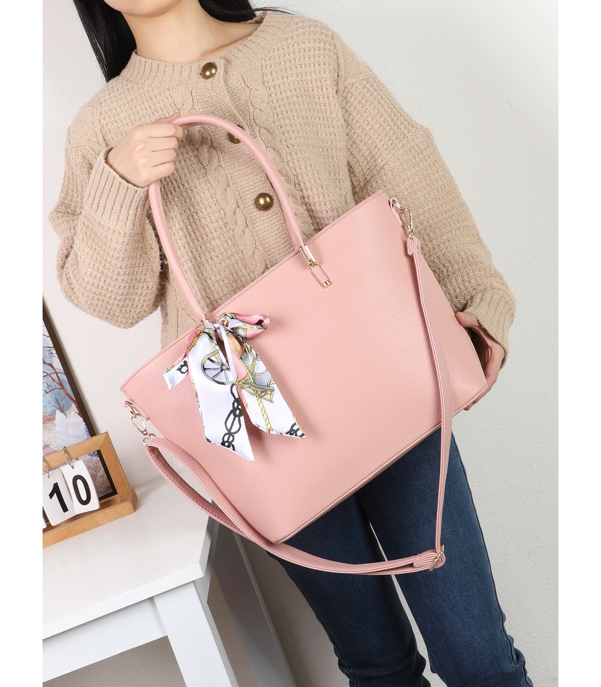 T11943-Bolso Tote Clásico con Pañuelo