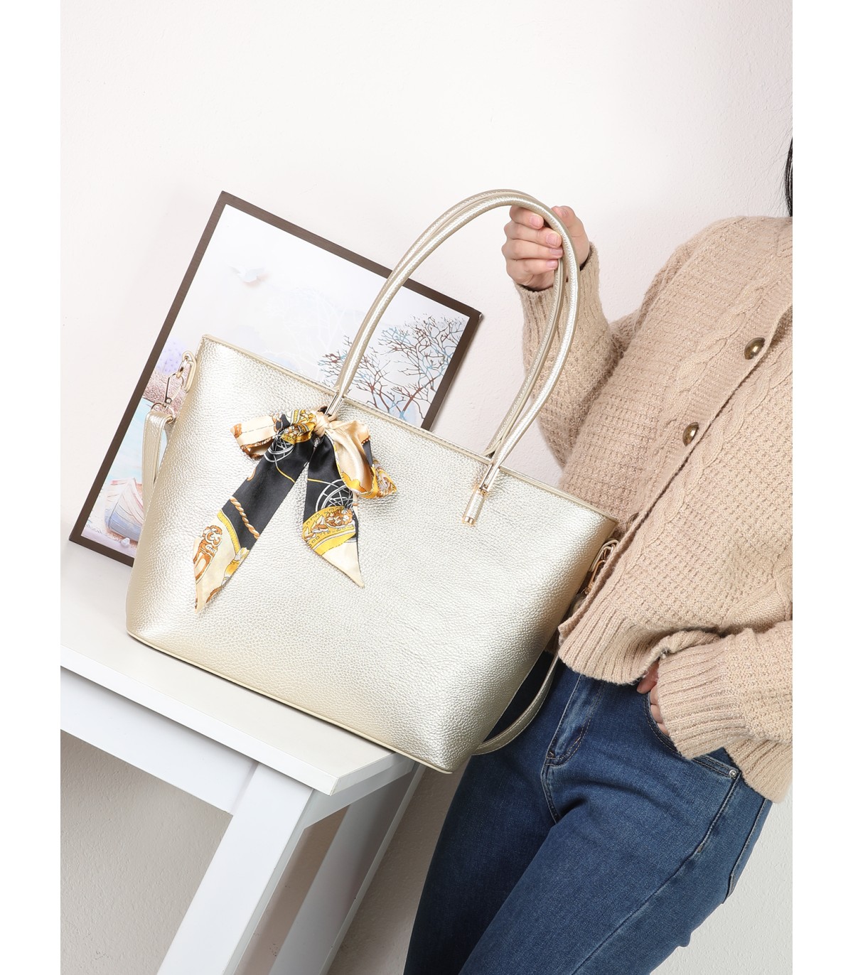 T11943-Bolso Tote Clásico con Pañuelo