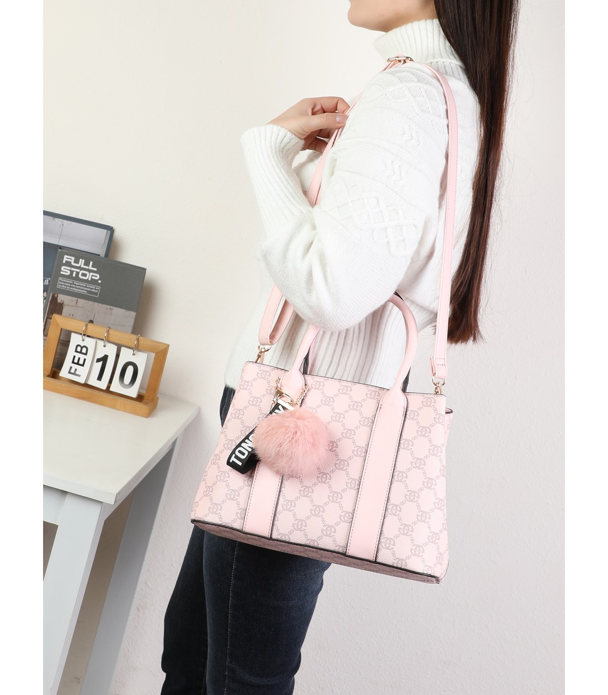 T11775 - Bolso con pompón y osito patrón de marca Giovanna Milano