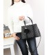T11775 - Bolso con pompón y osito patrón de marca Giovanna Milano