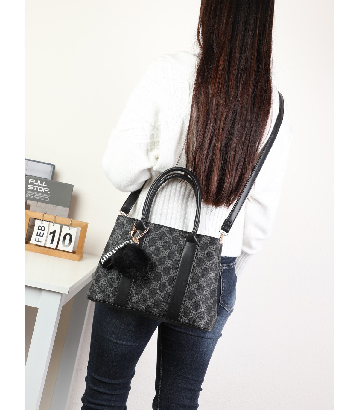 T11775 - Bolso con pompón y osito patrón de marca Giovanna Milano