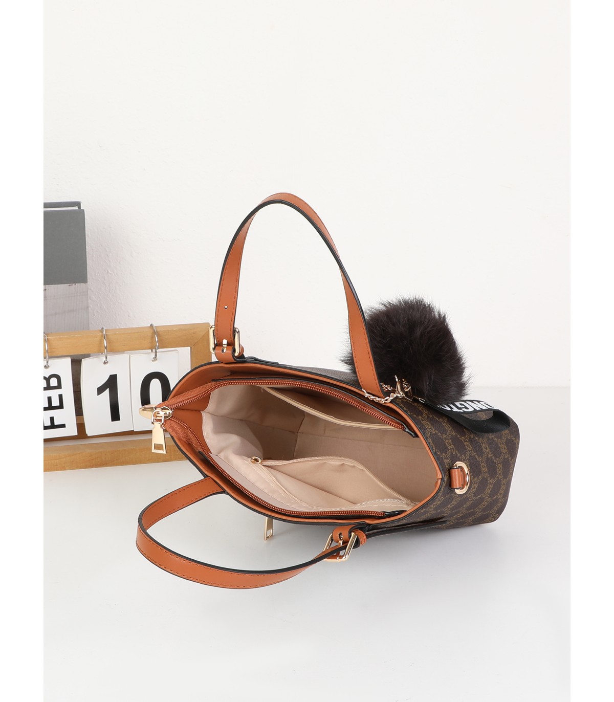 T11780 - Bolso bandolera con pompón