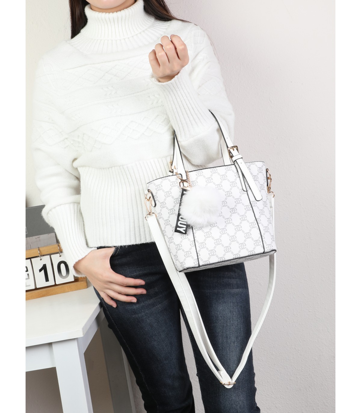 T11780 - Bolso bandolera con pompón