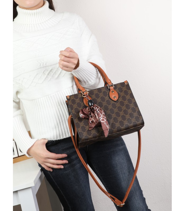 T11784 - Bolso con bandolera de mano y adorno de pañuelo