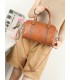 T11844 - Bolso rectangular casi redondo con decoración de bolitas