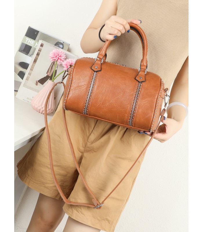 T11844 - Bolso rectangular casi redondo con decoración de bolitas