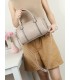 T11844 - Bolso rectangular casi redondo con decoración de bolitas