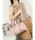 T11844 - Bolso rectangular casi redondo con decoración de bolitas