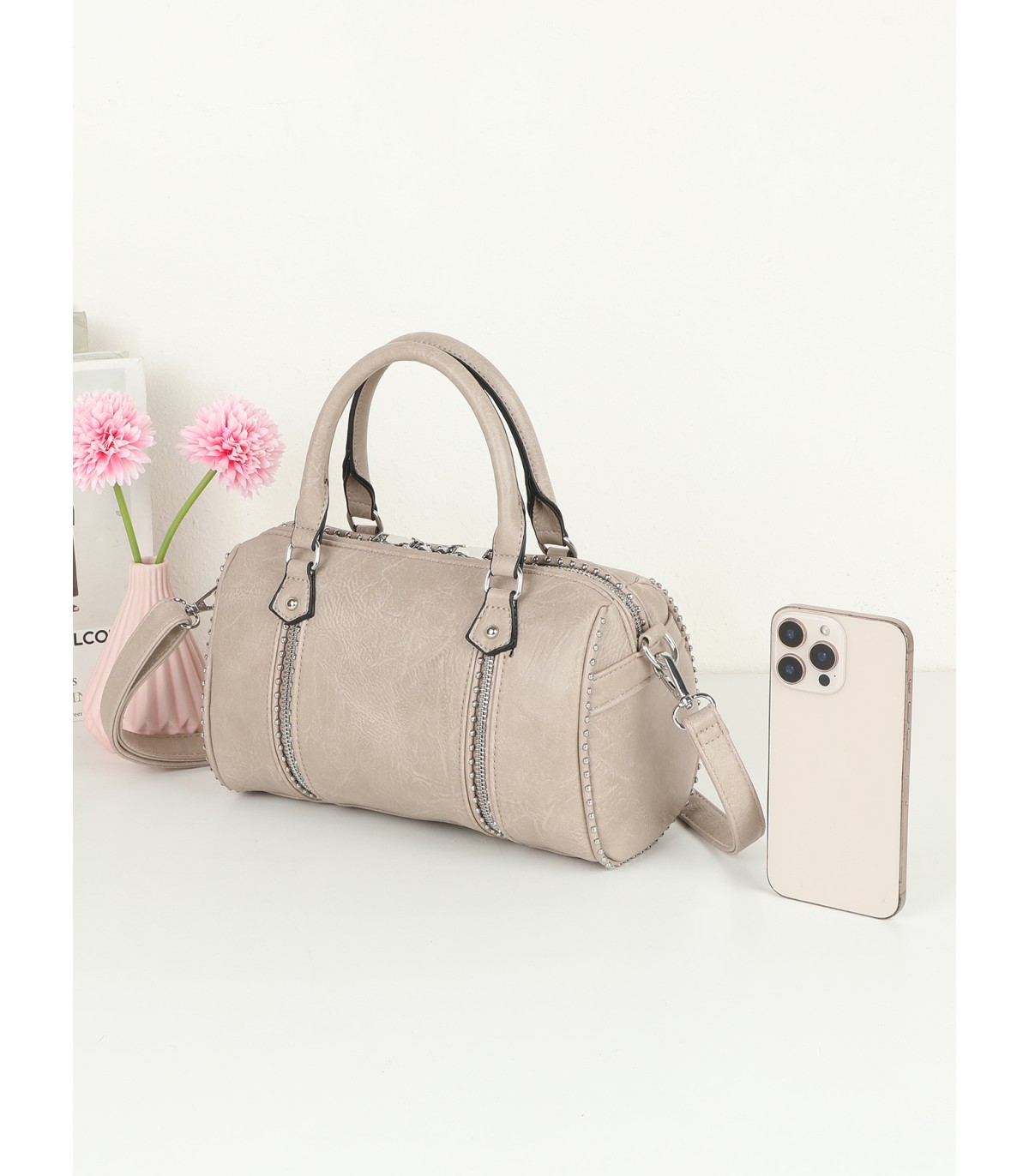 T11844 - Bolso rectangular casi redondo con decoración de bolitas