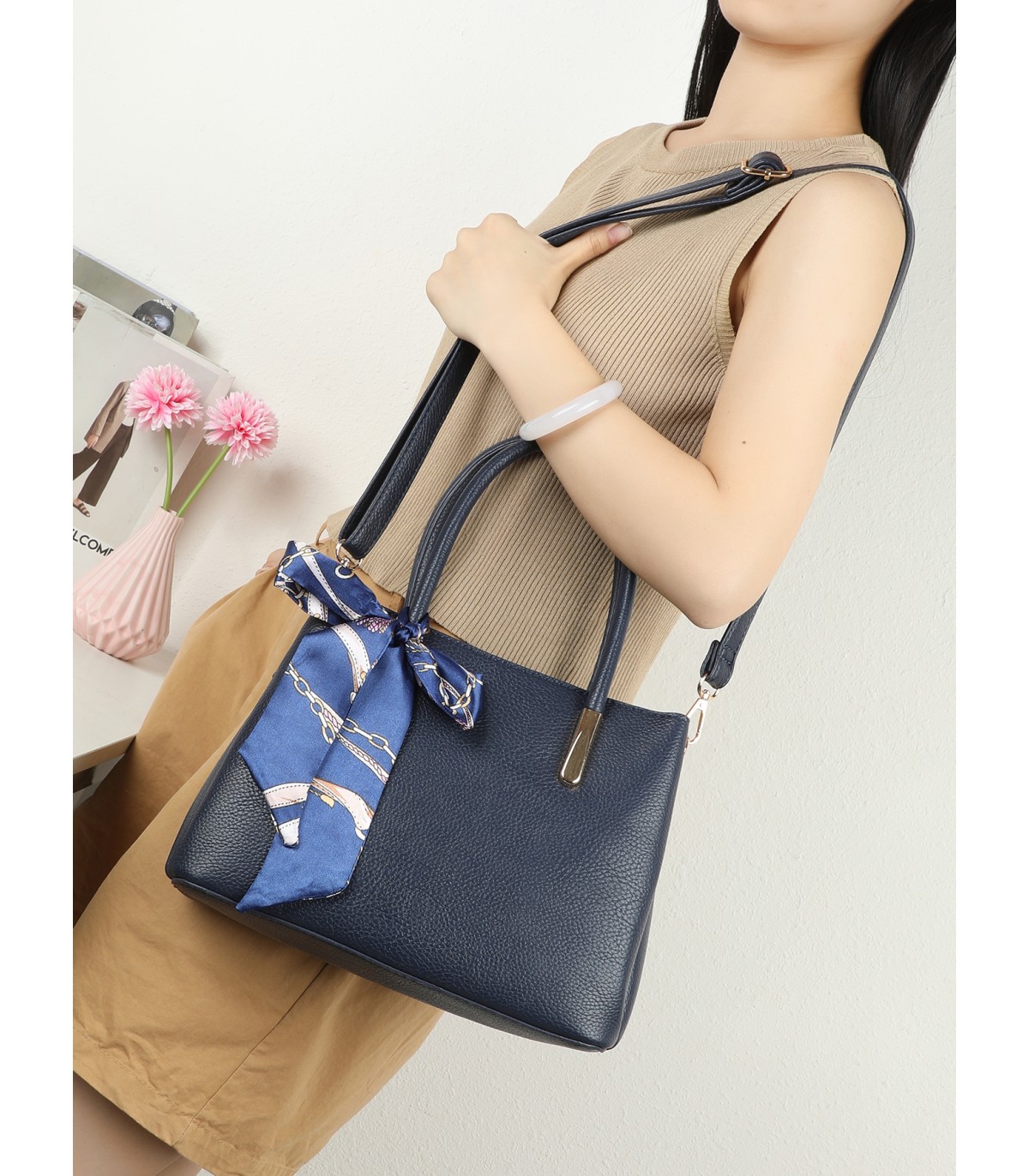 T11950-Bolso de Mano Elegante con Pañuelo Decorativo