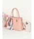T11950-Bolso de Mano Elegante con Pañuelo Decorativo