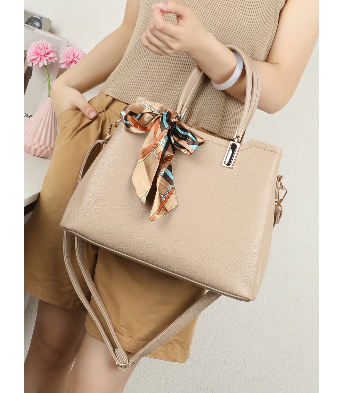 T11941-Bolso Tote Estructurado con Pañuelo de Gala