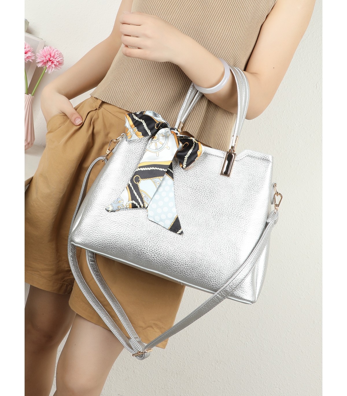 T11941-Bolso Tote Estructurado con Pañuelo de Gala