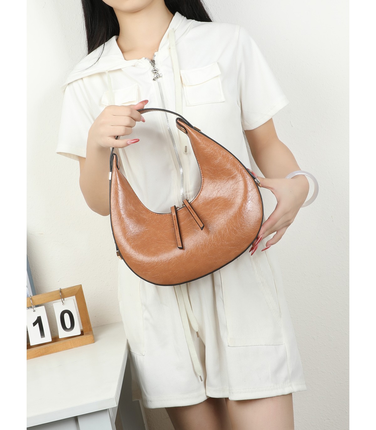 T11958-Bolso de Hombro Estilo "Moon Bag