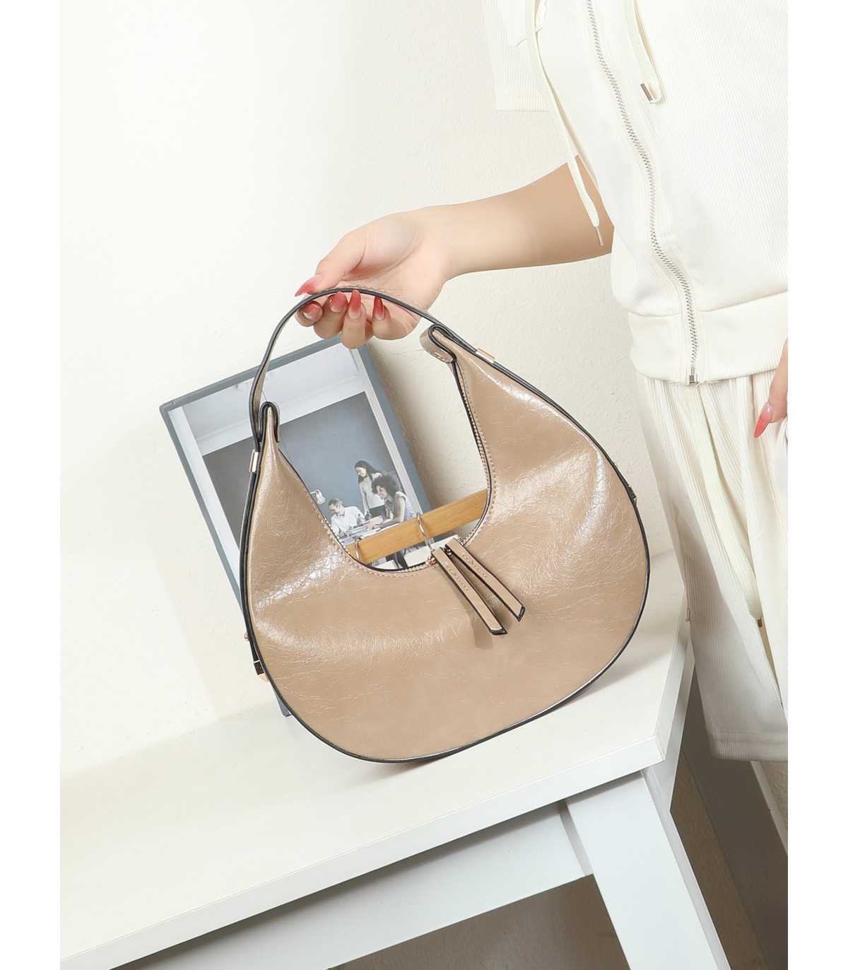 T11958-Bolso de Hombro Estilo "Moon Bag