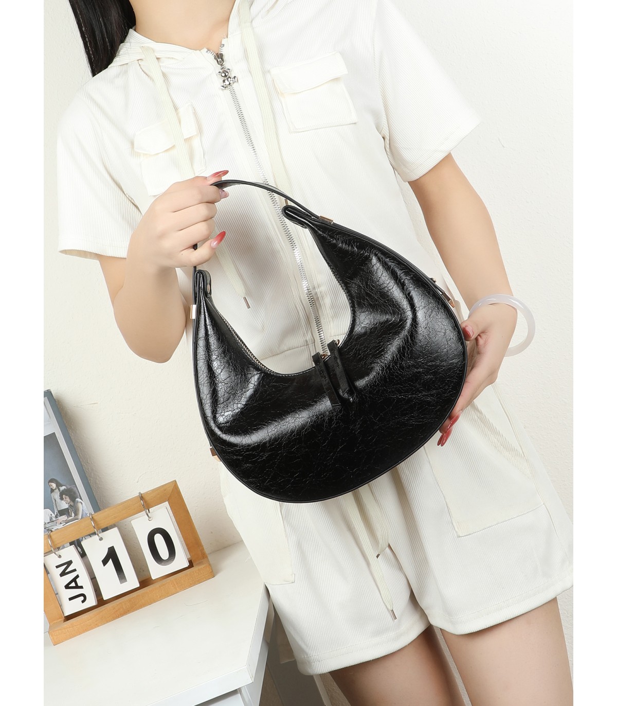 T11958-Bolso de Hombro Estilo "Moon Bag