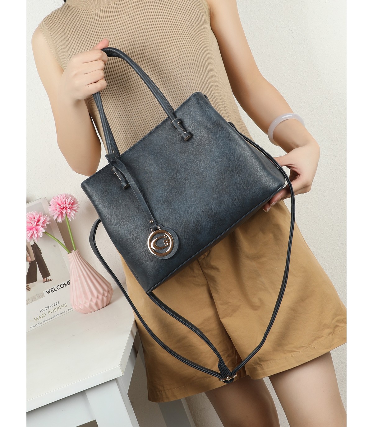 T11954-Bolso Tote Minimalista con Colgante de Logo