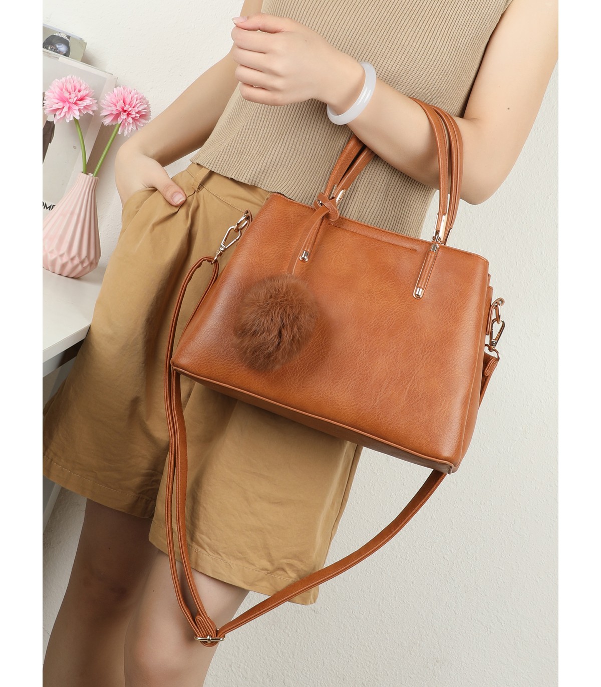 T11951-Bolso de Mano con Estilo