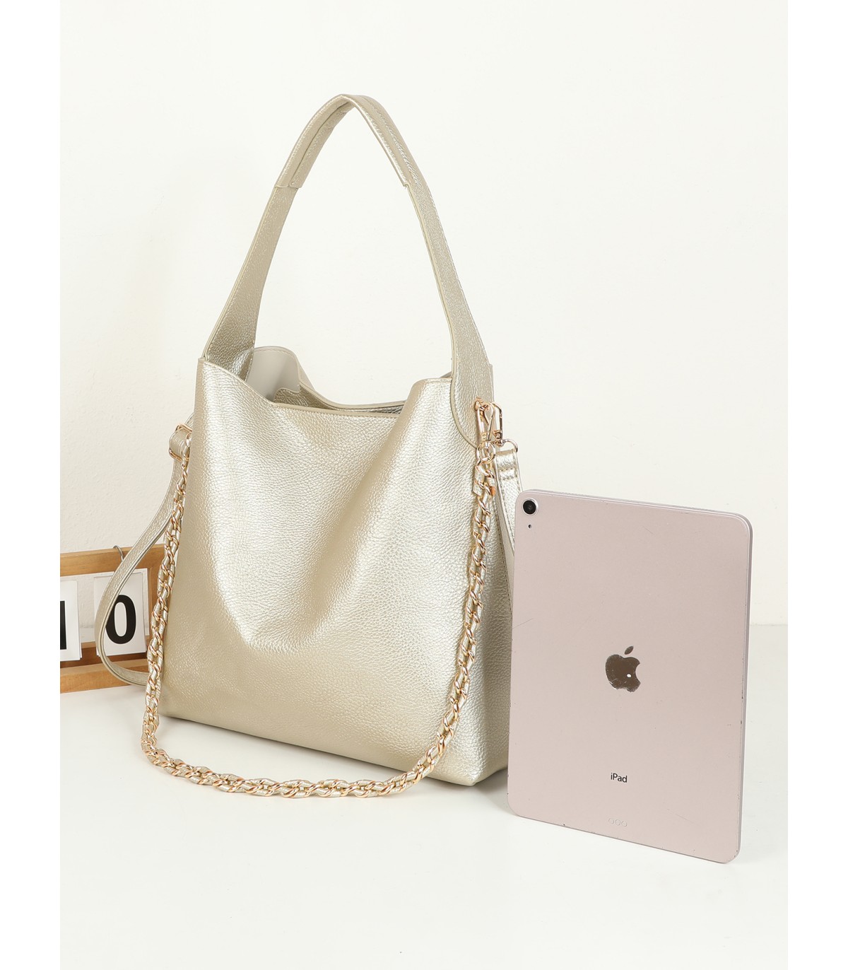 T11947-Bolso Hobo de Gran Capacidad con Detalle de Cadena