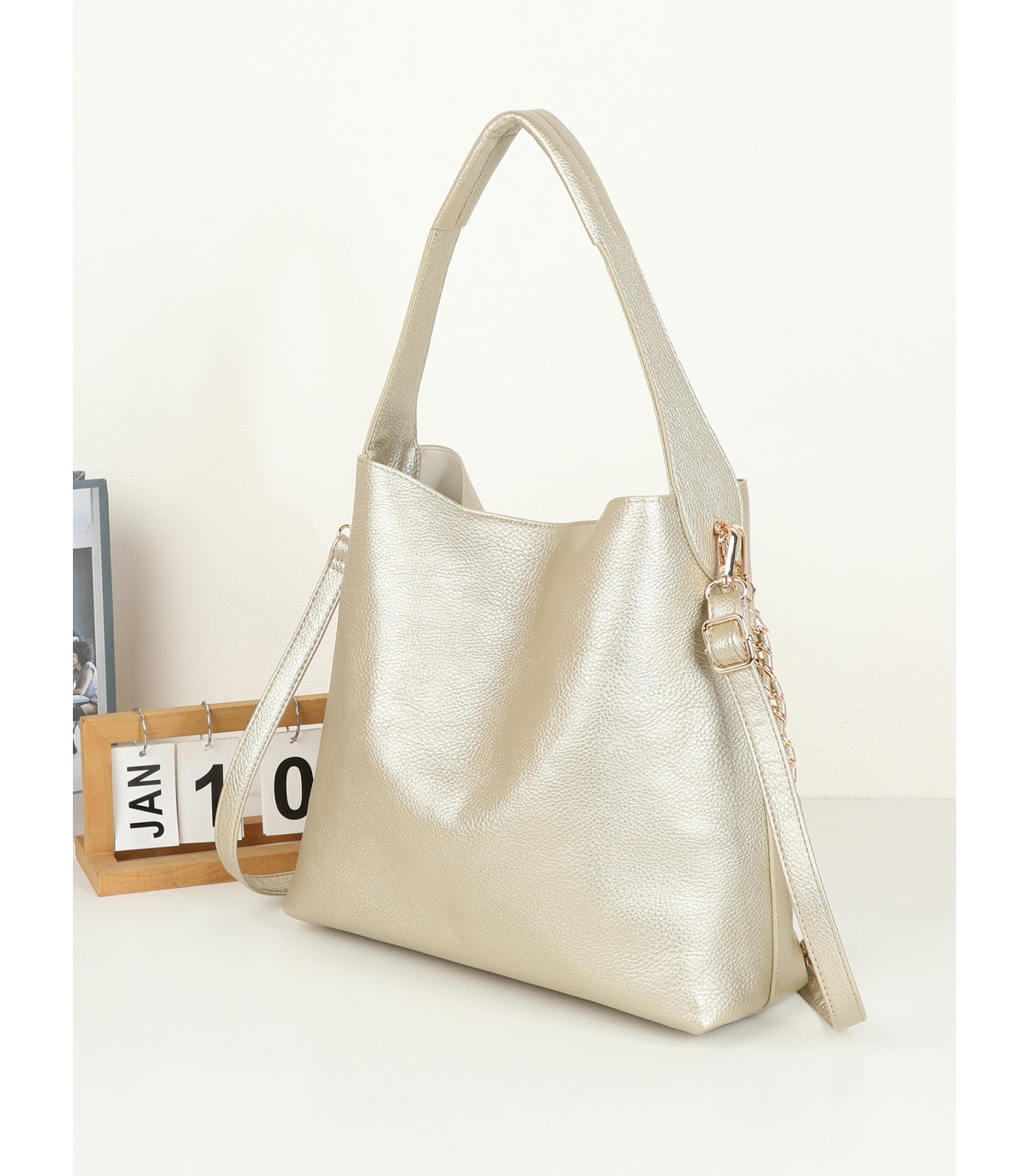 T11947-Bolso Hobo de Gran Capacidad con Detalle de Cadena