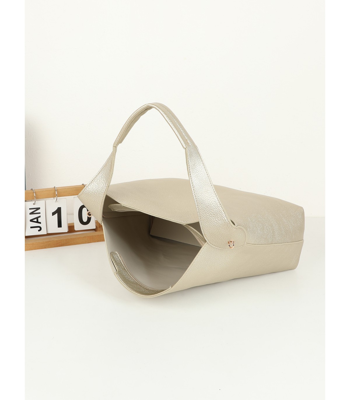 T11947-Bolso Hobo de Gran Capacidad con Detalle de Cadena