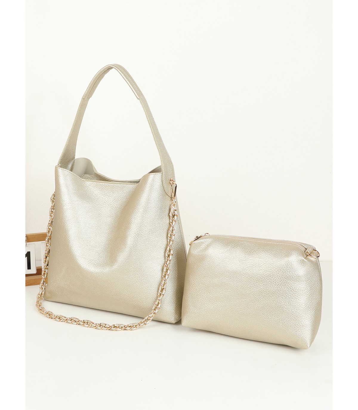 T11947-Bolso Hobo de Gran Capacidad con Detalle de Cadena