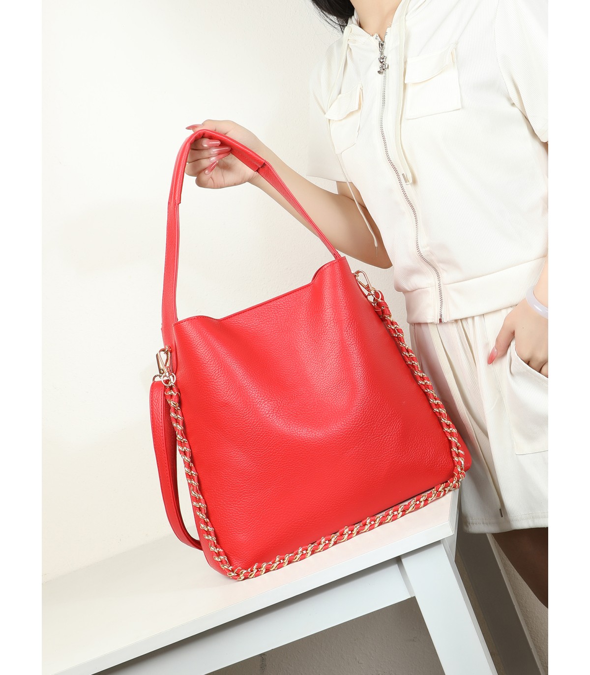 T11947-Bolso Hobo de Gran Capacidad con Detalle de Cadena