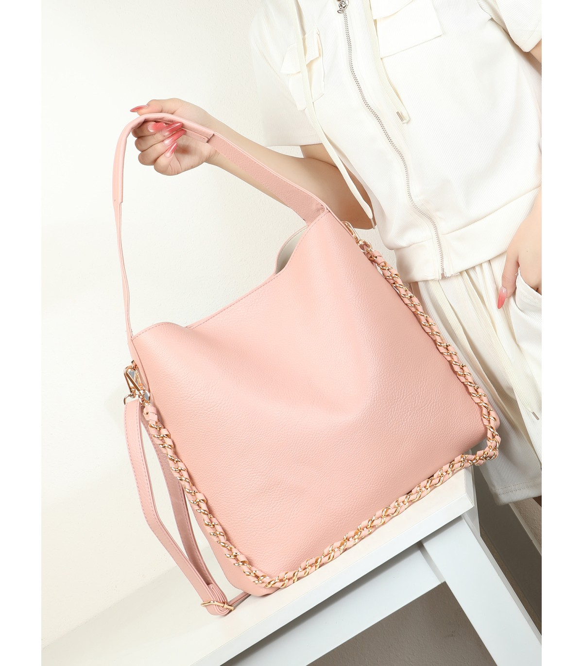 T11947-Bolso Hobo de Gran Capacidad con Detalle de Cadena