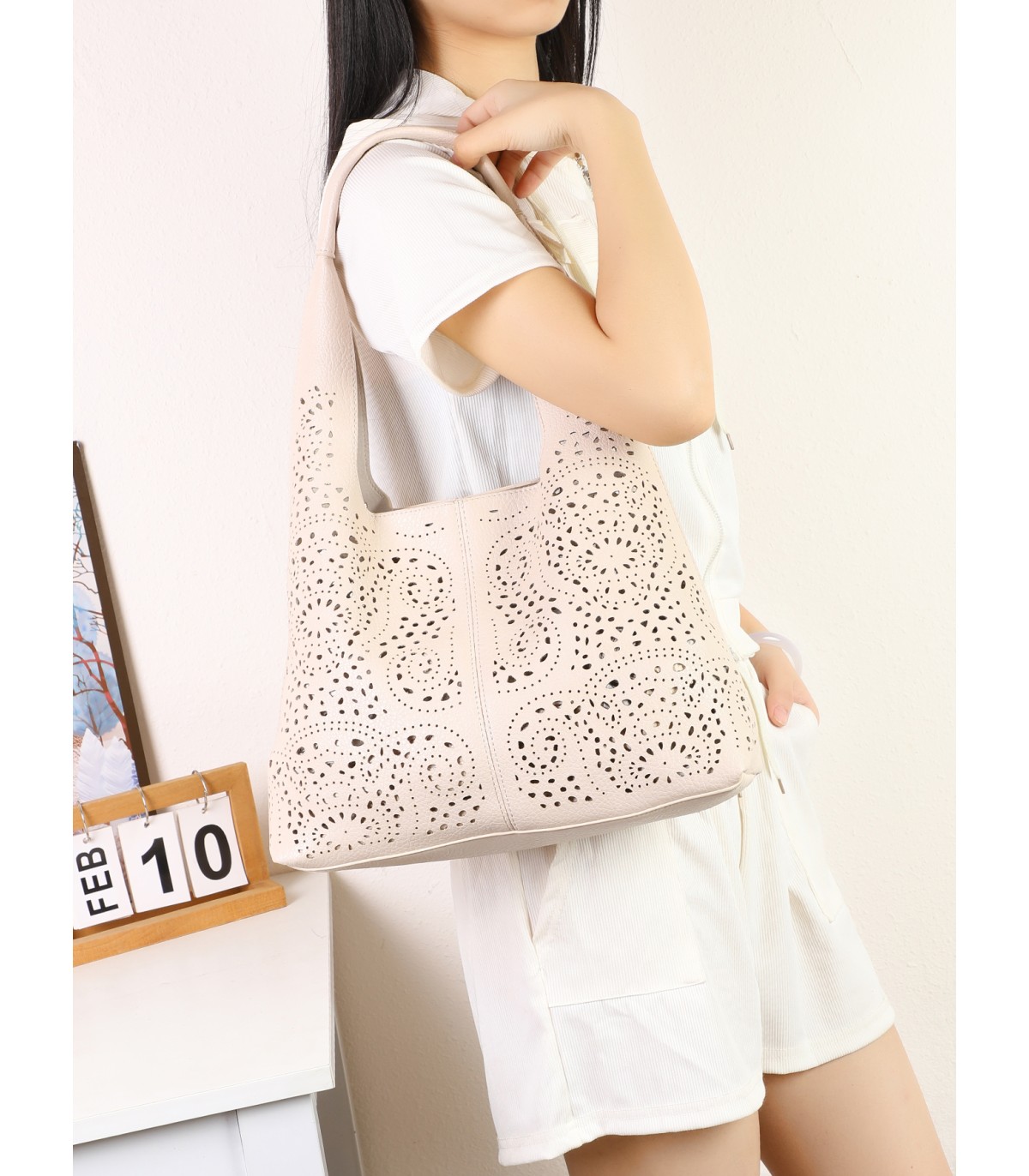 T11929 – Bolso Hobo Calado con Organizador