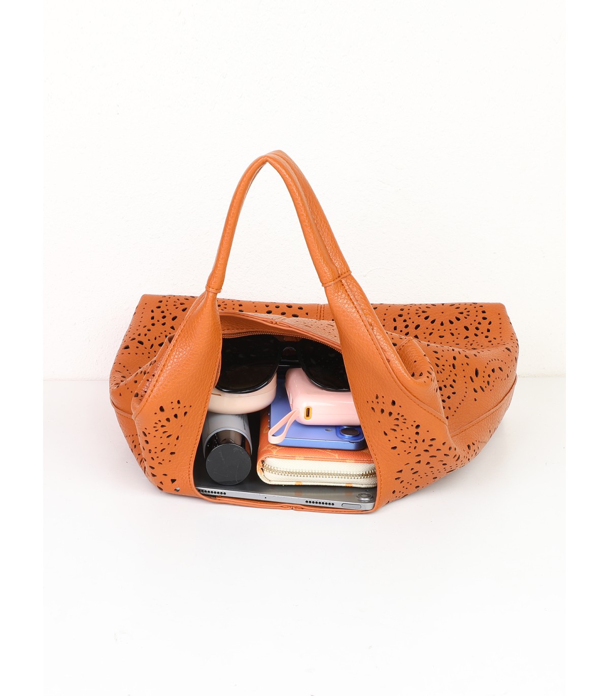 T11929 – Bolso Hobo Calado con Organizador