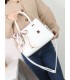 T11948 – Bolso de Mano Elegante con Pañuelo Decorativo