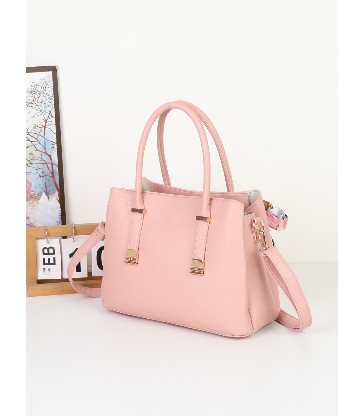 T11948 – Bolso de Mano Elegante con Pañuelo Decorativo