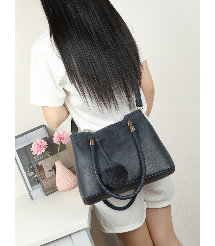 T11953-Bolso de Hombro con Pompón Decorativo