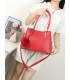 T11953-Bolso de Hombro con Pompón Decorativo
