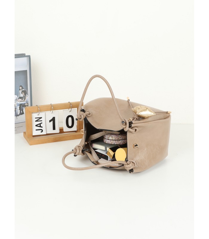 T11966-Bolso de Mano Charolado con Adorno de Moño