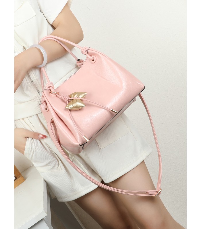 T11966-Bolso de Mano Charolado con Adorno de Moño