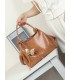 T11966-Bolso de Mano Charolado con Adorno de Moño