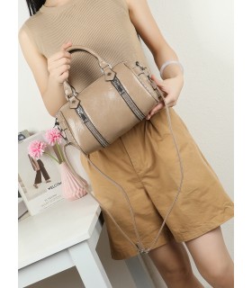 T11963-Bolso tipo Boston con Cremalleras Decorativas
