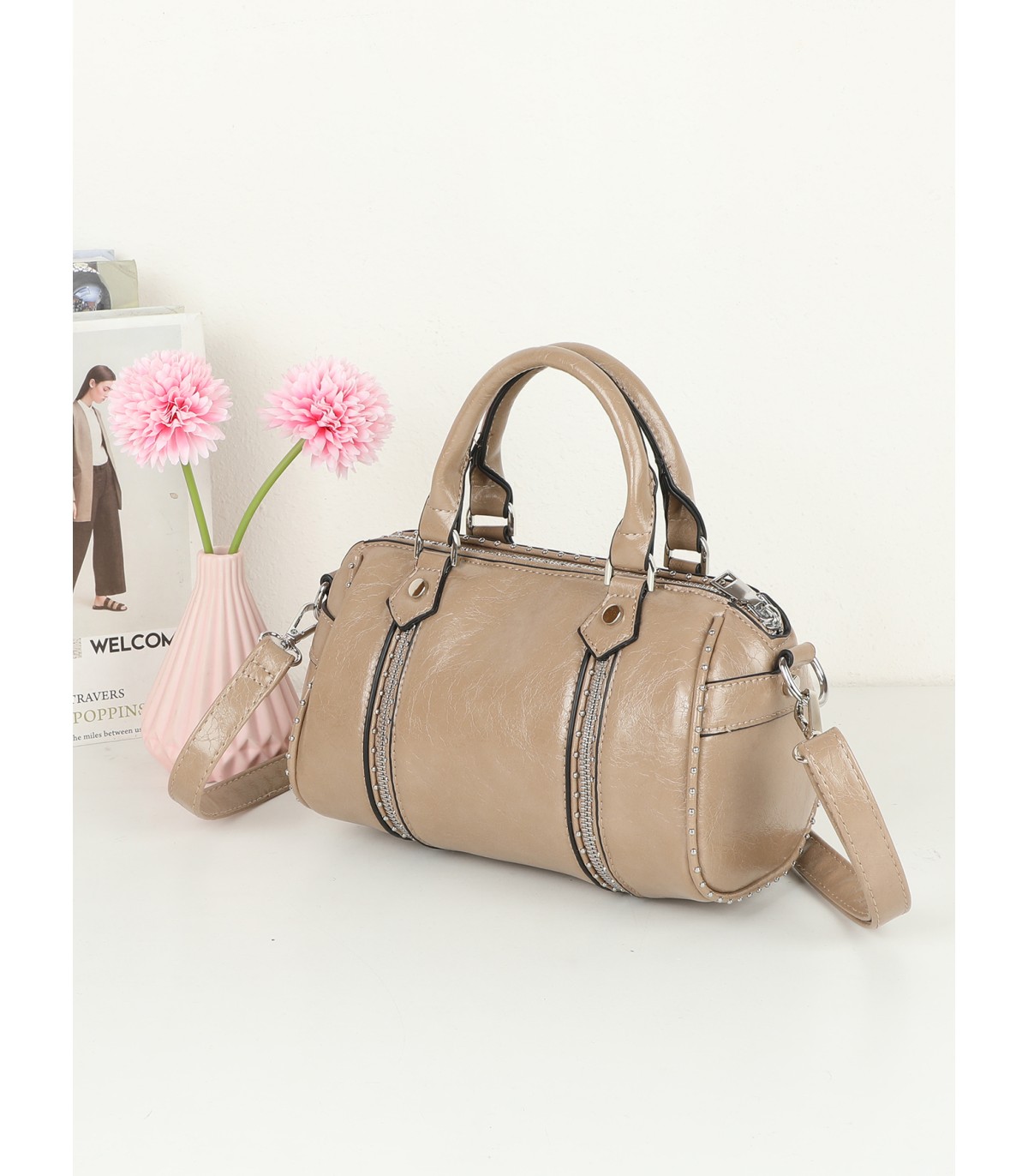 T11963-Bolso tipo Boston con Cremalleras Decorativas