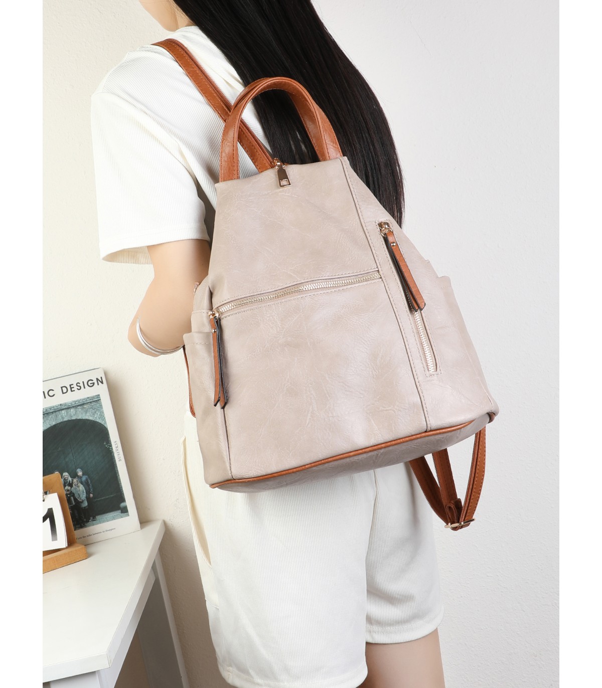 T11842 - Mochila con bolsillo frontal y antirrobo