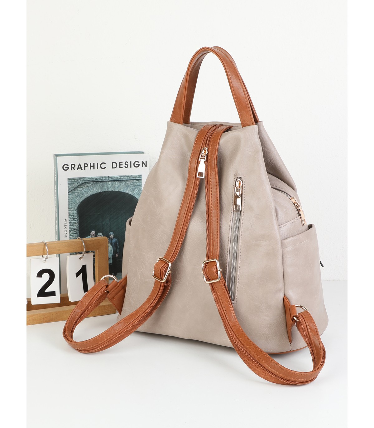 T11842 - Mochila con bolsillo frontal y antirrobo