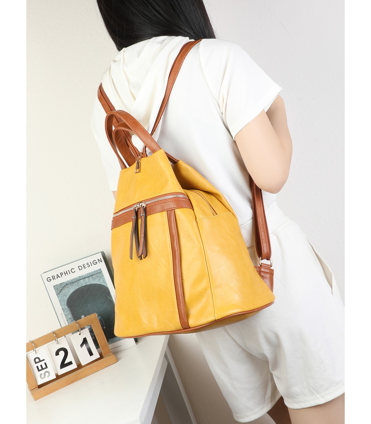 T11840 - Mochila con bolsillos delanteros y un bolsillo antirrobo