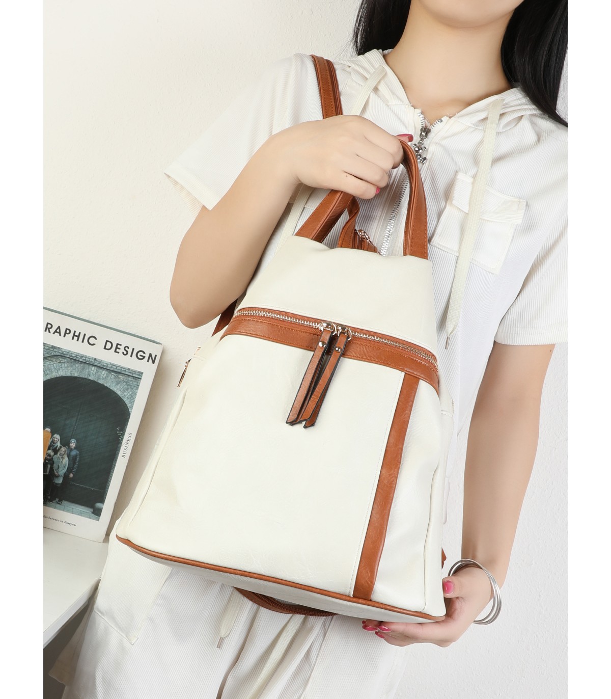 T11840 - Mochila con bolsillos delanteros y un bolsillo antirrobo