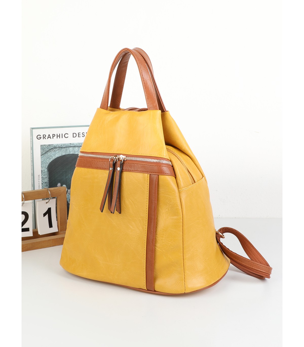 T11840 - Mochila con bolsillos delanteros y un bolsillo antirrobo