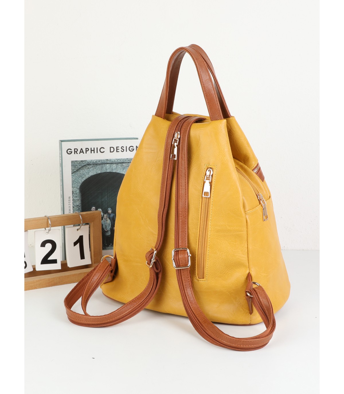 T11840 - Mochila con bolsillos delanteros y un bolsillo antirrobo