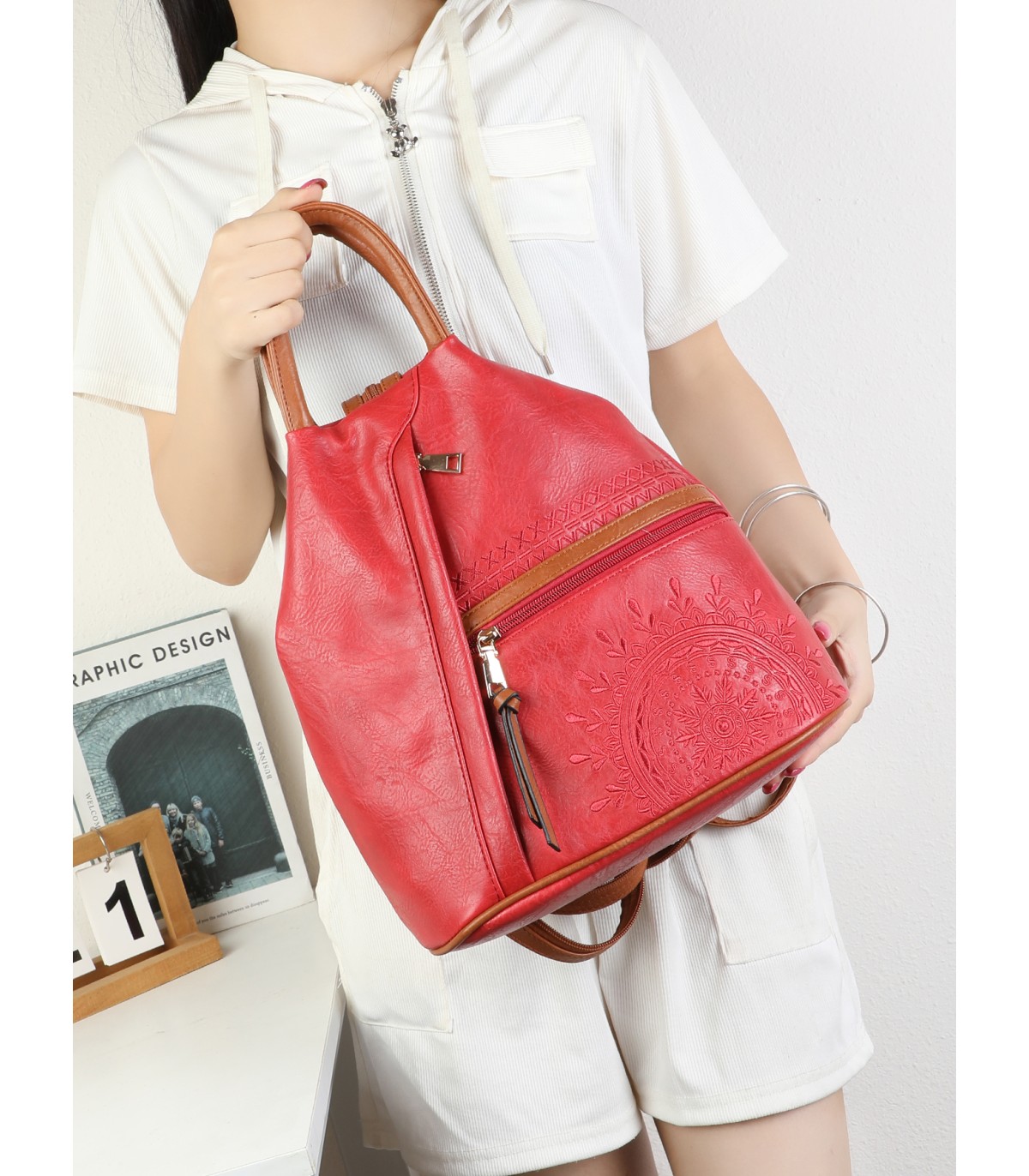 T11149 - Mochila con cremallera frontal y bordado de mandala