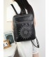 T11514 - Mochila con bordado para mujer con adorno a juego