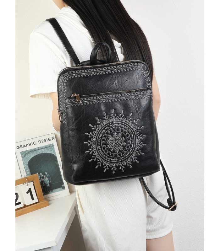 T11514 - Mochila con bordado para mujer con adorno a juego