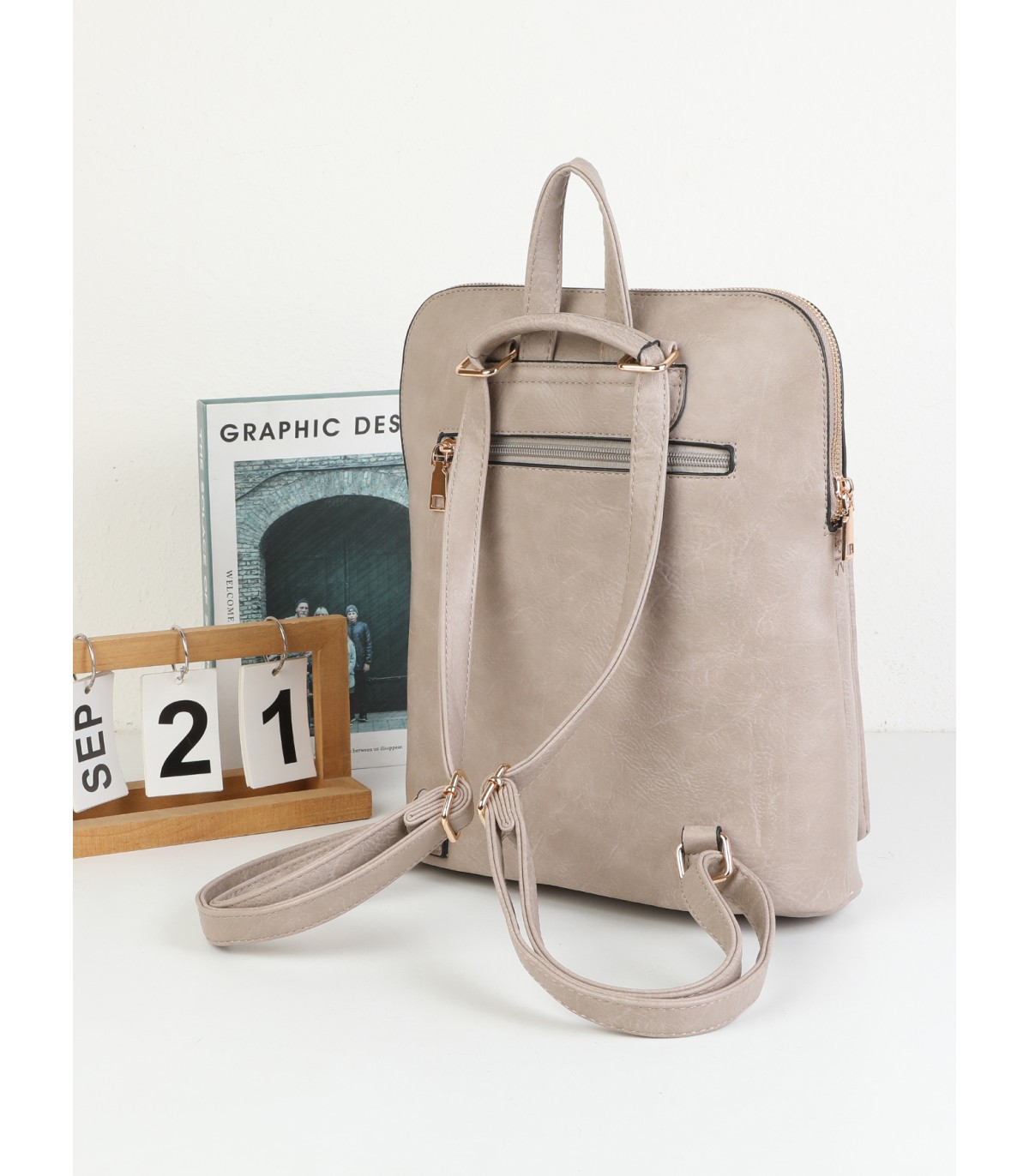 T11514 - Mochila con bordado para mujer con adorno a juego